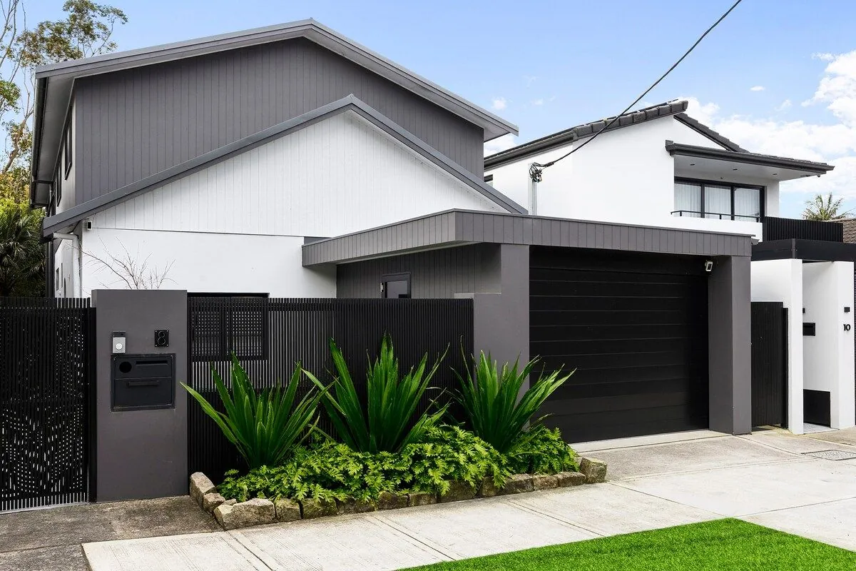 The Bondi Family Home — photo 2 of 5